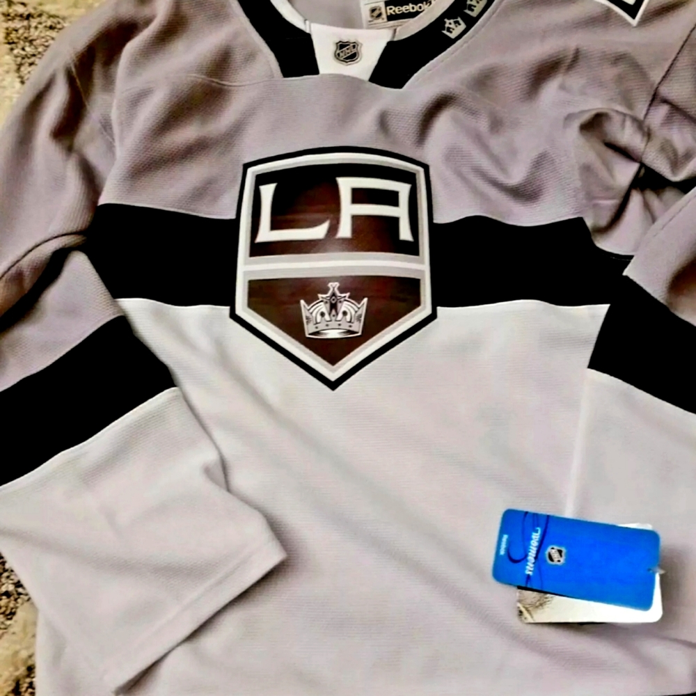 Los Angeles Kings unique "STADIUM SERIE" Jersey ( women's XL), very rare!